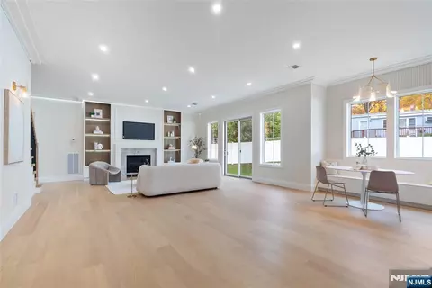 Living - 333 Harrison St, Paramus, NJ 07652 photo 4 of 7