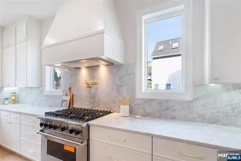 Kitchen - 333 Harrison St, Paramus, NJ 07652 photo 2 of 4