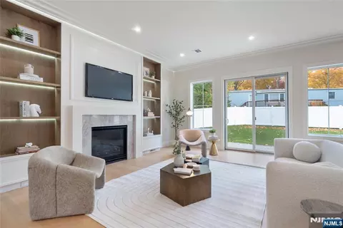 Living - 333 Harrison St, Paramus, NJ 07652 photo 5 of 7