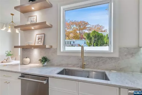 Kitchen - 333 Harrison St, Paramus, NJ 07652 photo 4 of 4
