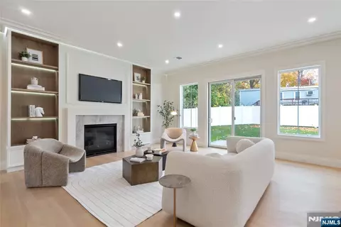 Living - 333 Harrison St, Paramus, NJ 07652 photo 1 of 7