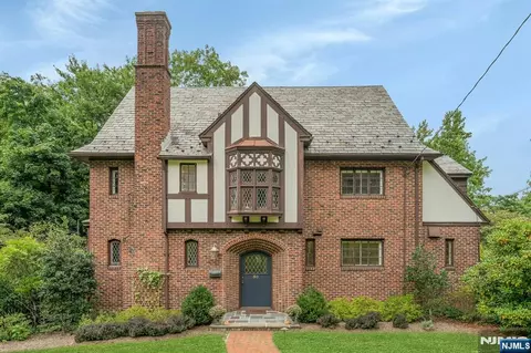 50 Afterglow Ave, Verona, NJ 07044