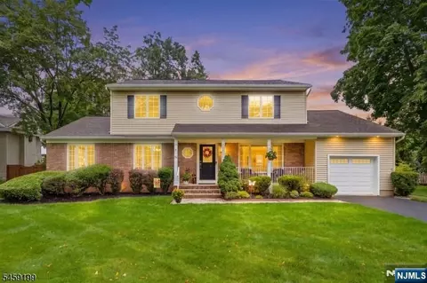 14 Daria Dr, Pequannock Township, NJ 07440