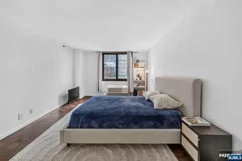 Bedroom - 326 Prospect Ave #9J, Hackensack, NJ 07601 photo 2 of 4
