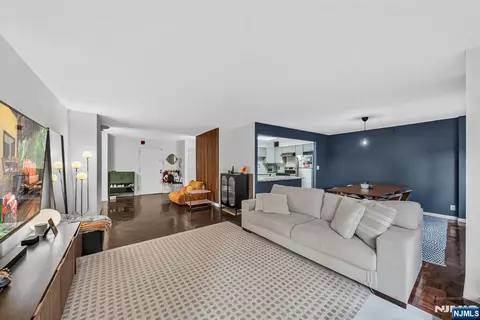 Living - 326 Prospect Ave #9J, Hackensack, NJ 07601 photo 2 of 4