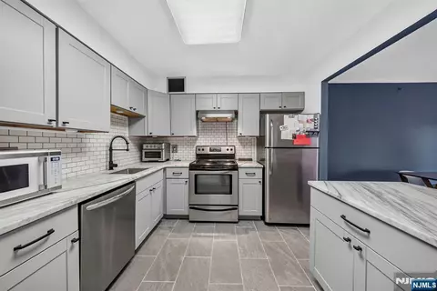 Kitchen - 326 Prospect Ave #9J, Hackensack, NJ 07601 photo 2 of 6