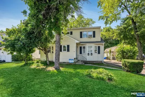 1147 Goffle Rd, Hawthorne, NJ 07506