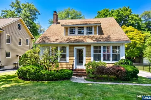 140 Harding Rd, Glen Rock, NJ 07452