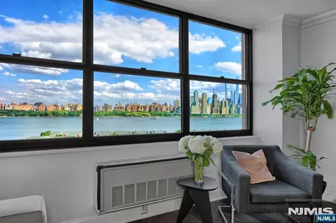 7004 Boulevard E #9M, Guttenberg, NJ 07093