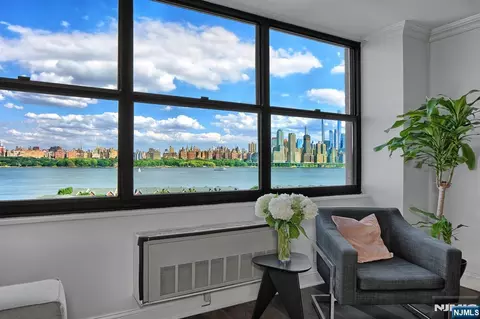 7004 Boulevard E #9M, Guttenberg, NJ 07093