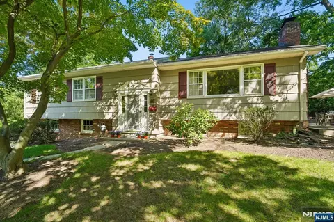 16 Darlene Ter, Township Of Washington, NJ 07676