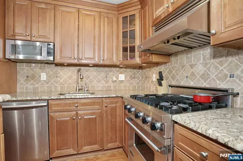 Kitchen - 277 Prospect Ave #18H, Hackensack, NJ 07601 photo 2 of 6