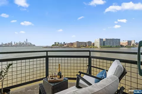 600 Harbor Blvd #964, Weehawken, NJ 07086