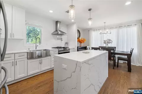 Kitchen - 331 Elmwood Dr, Paramus, NJ 07652 photo 3 of 3