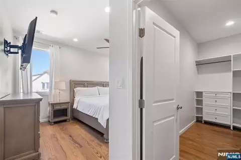 Entry Way - 331 Elmwood Dr, Paramus, NJ 07652 photo 2 of 2