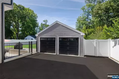 Other - 331 Elmwood Dr, Paramus, NJ 07652 photo 10 of 11