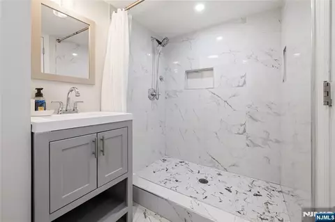 Bath - 331 Elmwood Dr, Paramus, NJ 07652 photo 5 of 5