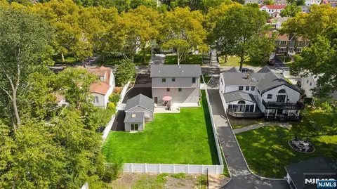 View/Area - 331 Elmwood Dr, Paramus, NJ 07652 photo 1 of 3