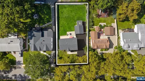 View/Area - 331 Elmwood Dr, Paramus, NJ 07652 photo 3 of 3