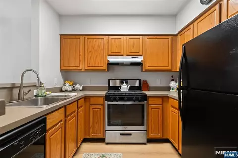 Kitchen - 189 Forest Ave #108, Paramus, NJ 07652 photo 2 of 2