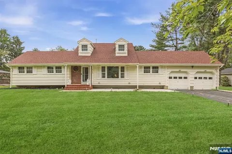 628 Lamanna Dr, River Vale, NJ 07675