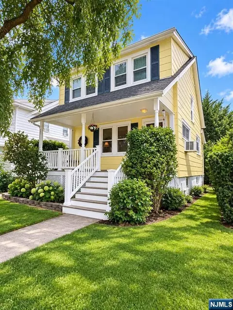 25 Edward St, Bergenfield, NJ 07621