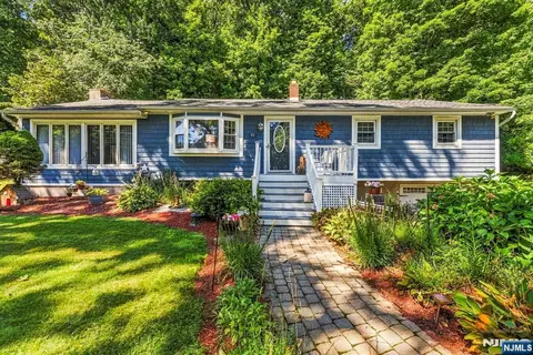 18 Fox Hollow Ct, Vernon, NJ 07462