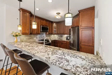 106 The Promenade, Edgewater, NJ 07020