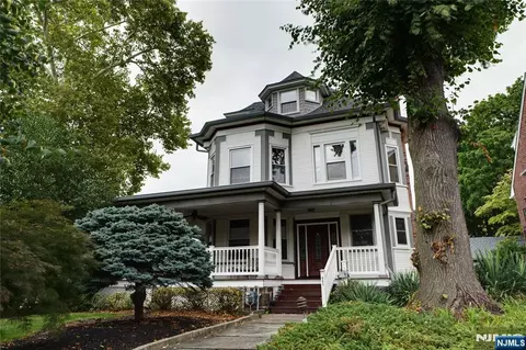 941 Edgewater Ave, Ridgefield, NJ 07657