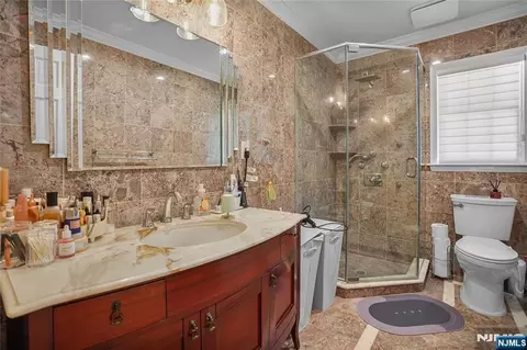 Bath - 318 Briarcliff Ln, Paramus, NJ 07652 photo 1 of 6