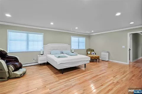 Bedroom - 318 Briarcliff Ln, Paramus, NJ 07652 photo 3 of 4