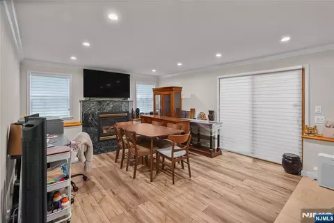 Dining - 318 Briarcliff Ln, Paramus, NJ 07652 photo 2 of 2