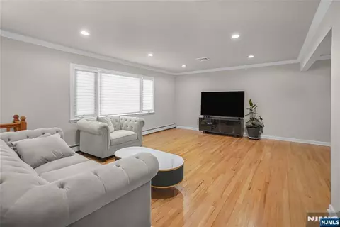 Living - 318 Briarcliff Ln, Paramus, NJ 07652 photo 1 of 2