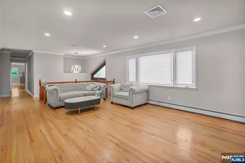 Living - 318 Briarcliff Ln, Paramus, NJ 07652 photo 2 of 2