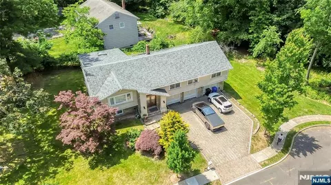 View/Area - 318 Briarcliff Ln, Paramus, NJ 07652 photo 3 of 3
