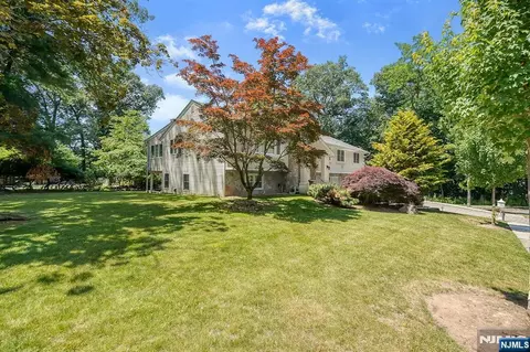 Exterior - 318 Briarcliff Ln, Paramus, NJ 07652 photo 7 of 7