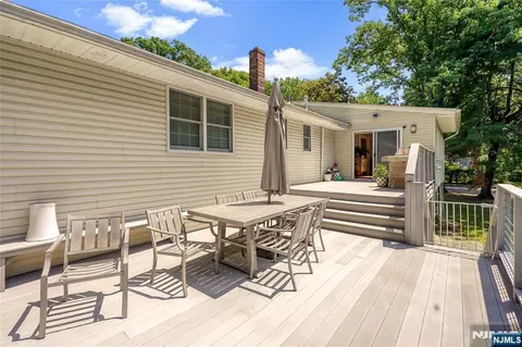 Exterior - 318 Briarcliff Ln, Paramus, NJ 07652 photo 4 of 7