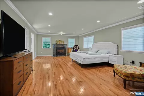 Bedroom - 318 Briarcliff Ln, Paramus, NJ 07652 photo 2 of 4