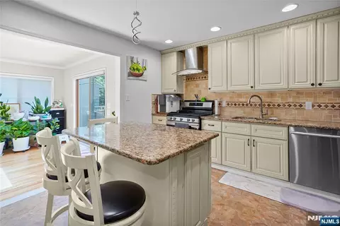 Kitchen - 318 Briarcliff Ln, Paramus, NJ 07652 photo 1 of 3