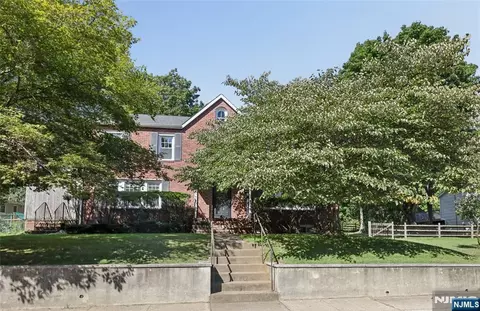 166 Crescent Ave, Waldwick, NJ 07463