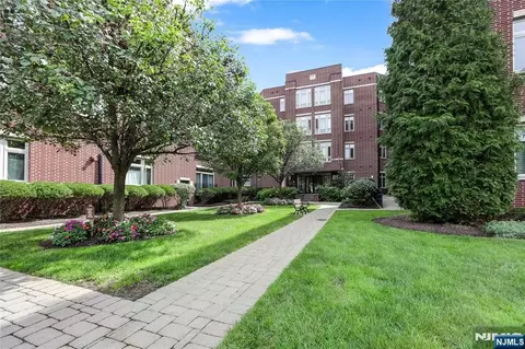 4422 Riverview Ave #422, Englewood, NJ 07631