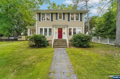 46 Schraalenburgh Rd, Haworth, NJ 07641