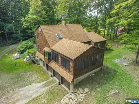 176 Henderson Rd, Stockholm, NJ 07460