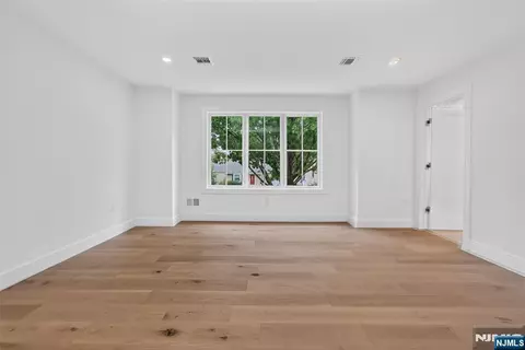 Bedroom - 85 Oliver Rd, Paramus, NJ 07652 photo 6 of 8