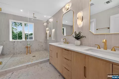 Bath - 85 Oliver Rd, Paramus, NJ 07652 photo 3 of 7