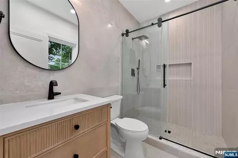Bath - 85 Oliver Rd, Paramus, NJ 07652 photo 2 of 7