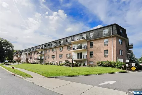 550 Fairview Ave #302, Westwood, NJ 07675