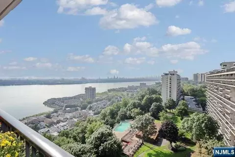 5 Horizon Rd #1403, Fort Lee, NJ 07024