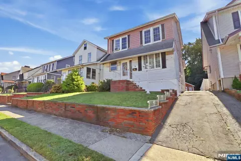 28 Perry St, Belleville, NJ 07109