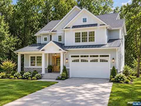 203 Pascack Rd, Park Ridge, NJ 07656